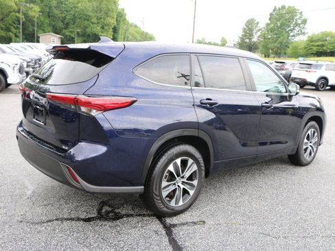 Used 2023 Toyota Highlander XLE FWD image 8
