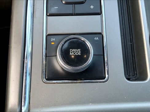 Used 2019 Ford Expedition XLT image 32