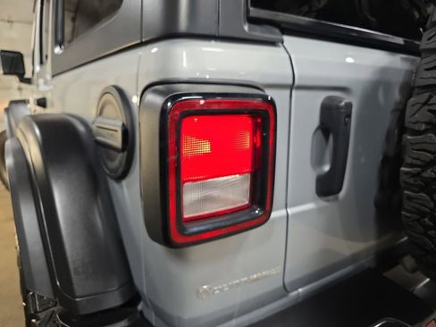 Used 2023 Jeep Wrangler Unlimited Rubicon w/ Xtreme Recon 35" Tire Package image 32