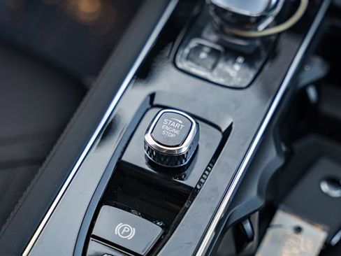 Used 2025 Volvo XC90 T8 Plus w/ Protection Package Premier image 22