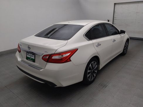 Used 2016 Nissan Altima 2.5 SL w/ Interior Lighting Package FWD image 9