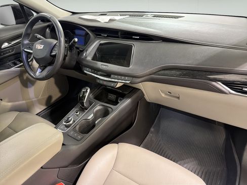 Used 2021 Cadillac XT4 Premium Luxury w/ Cold Weather Package FWD image 13