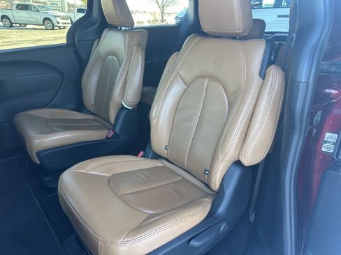 Used 2022 Chrysler Pacifica Touring-L w/ S Appearance Package image 33