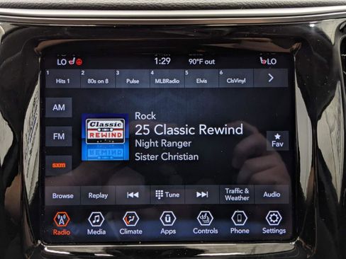 Used 2022 Jeep Cherokee Limited image 17