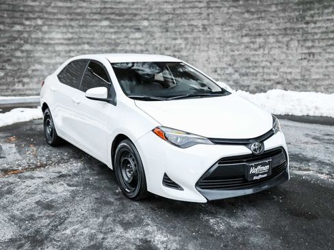 Used 2019 Toyota Corolla LE image 2
