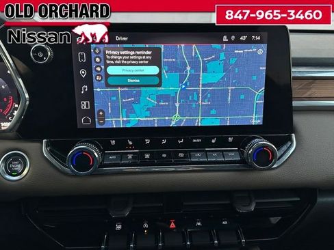 Used 2024 GMC Canyon Denali image 16