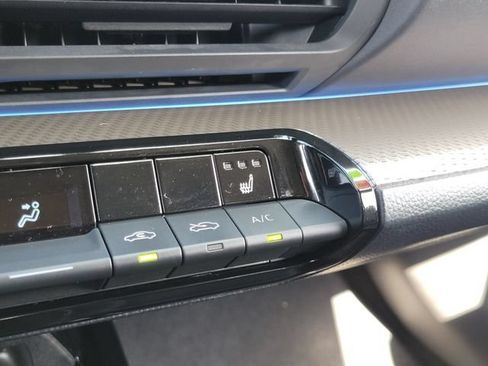 Used 2024 Toyota Prius XLE FWD image 14