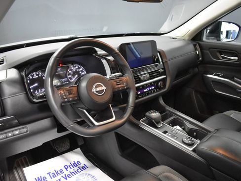 Certified 2024 Nissan Pathfinder SL w/ SL Premium Package AWD/4WD image 4