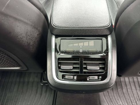 Used 2018 Volvo XC90 T6 Momentum w/ Convenience Package AWD/4WD image 21