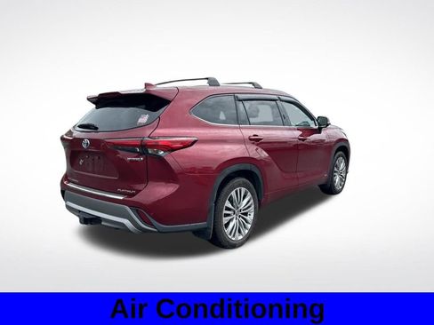 Used 2023 Toyota Highlander Platinum AWD/4WD image 4