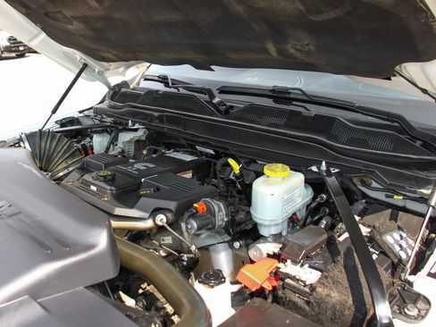 Used 2021 RAM 5500 Tradesman w/ Chrome Appearance Group image 13