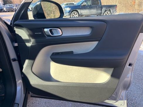 Certified 2023 Volvo XC40 B5 Plus w/ Climate Package image 16