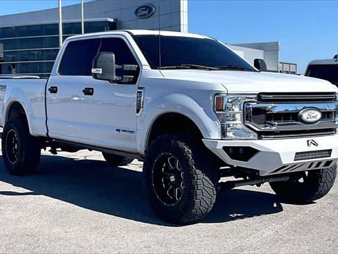 Used 2021 Ford F250 XLT w/ FX4 Off-Road Package image 2