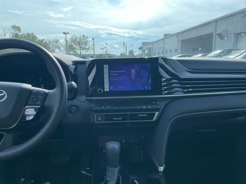 Used 2025 Toyota Camry LE image 18