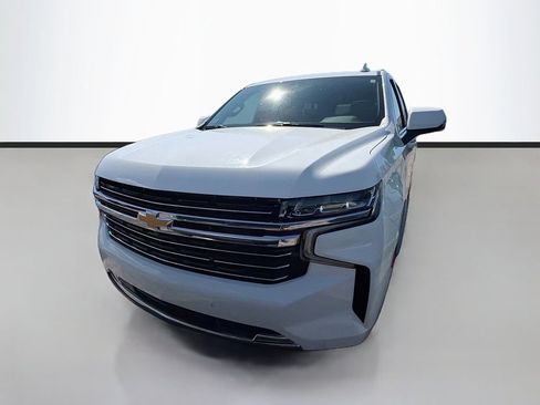 Used 2022 Chevrolet Suburban LT w/ LT Signature Package AWD/4WD image 2