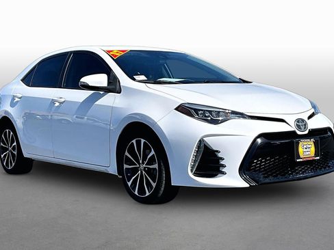 Used 2017 Toyota Corolla SE w/ SE Premium Package FWD image 10
