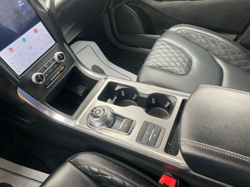 Used 2024 Ford Edge Titanium image 24