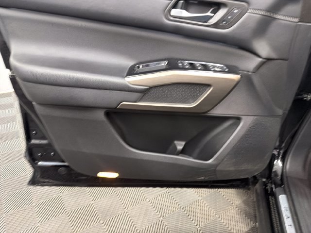 Used 2022 Nissan Pathfinder Platinum w/ Cargo Package AWD/4WD image 11