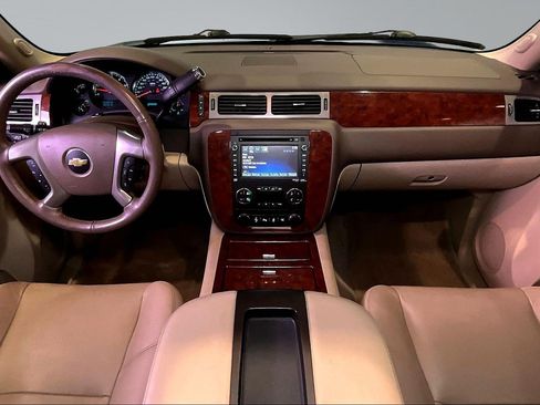Used 2013 Chevrolet Avalanche LTZ AWD/4WD image 9