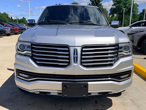 Used 2016 Lincoln Navigator Select AWD/4WD image 2
