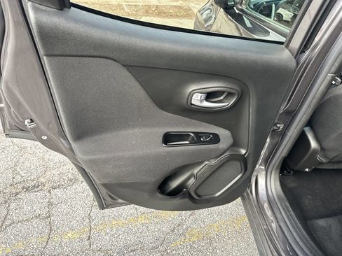 Used 2020 Jeep Renegade Latitude w/ Safety & Security Group II image 24