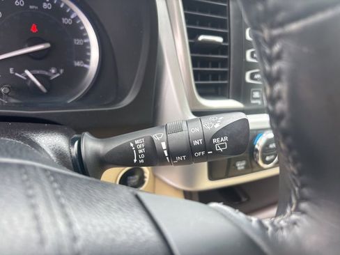 Used 2017 Toyota Highlander Limited AWD/4WD image 40