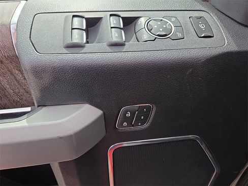 Used 2019 Ford F250 Lariat w/ Lariat Value Package image 23