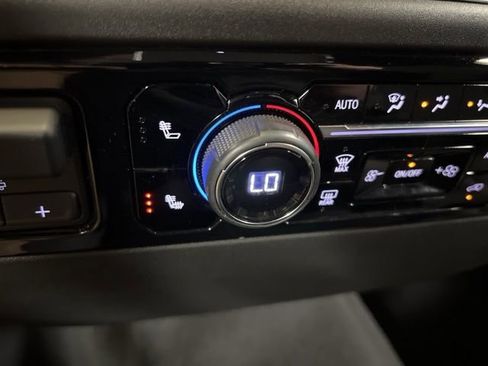 Used 2025 Chevrolet Silverado 2500 LT w/ Convenience Package image 38