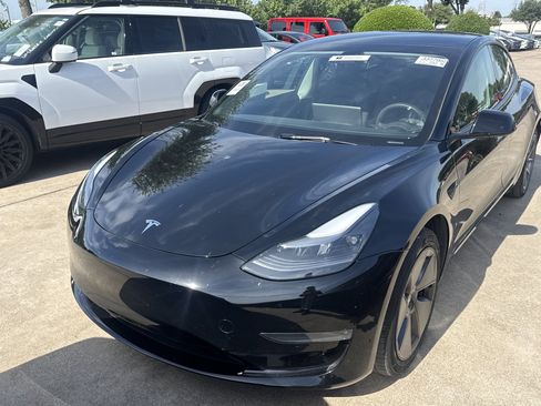Used 2023 Tesla Model 3 Standard Range RWD image 1