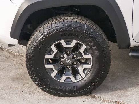 Used 2021 Toyota Tacoma TRD Off-Road w/ TRD Premium Off Road Package image 5