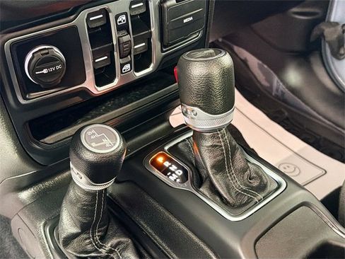 Used 2024 Jeep Wrangler Sahara image 16