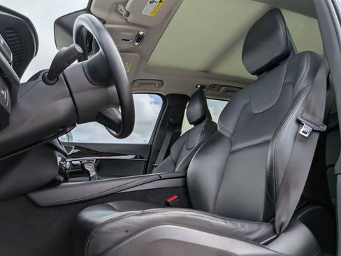 Used 2019 Volvo XC90 T5 Momentum w/ Protection Package Premier image 13