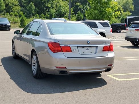 Used 2011 BMW 750Li xDrive image 3