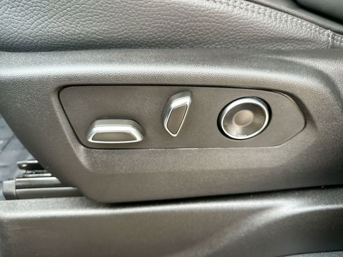 Used 2025 GMC Yukon XL Denali w/ Sun & Power Step Package image 19