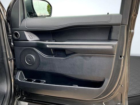 Used 2019 Ford Expedition XLT w/ Equipment Group 202A AWD/4WD image 24