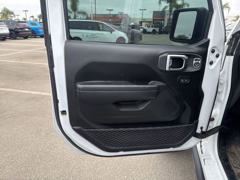Used 2024 Jeep Gladiator Mojave w/ Convenience Group AWD/4WD image 10