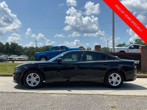Used 2020 Dodge Charger SXT image 4