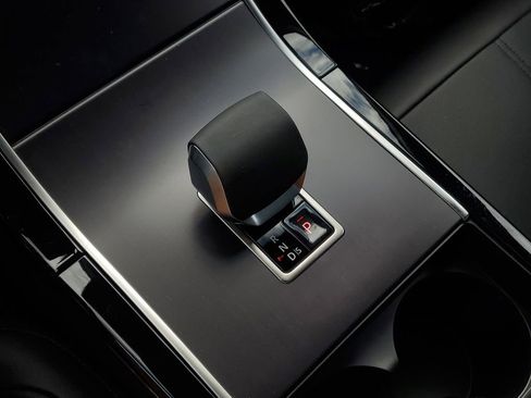 New 2026 Land Rover Range Rover Velar Dynamic SE image 24