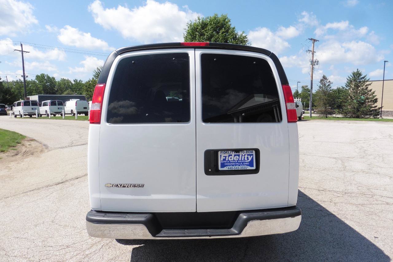 Used 2017 Chevrolet Express 2500 LT w/ LT Preferred Equipment Group RWD image 9