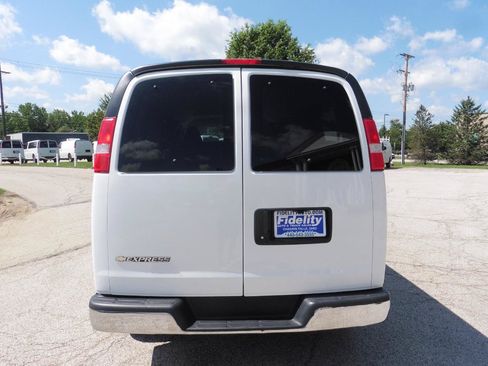 Used 2017 Chevrolet Express 2500 LT w/ LT Preferred Equipment Group RWD image 9