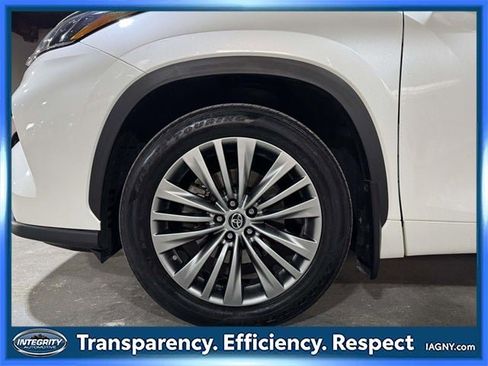 Used 2020 Toyota Highlander Platinum image 9