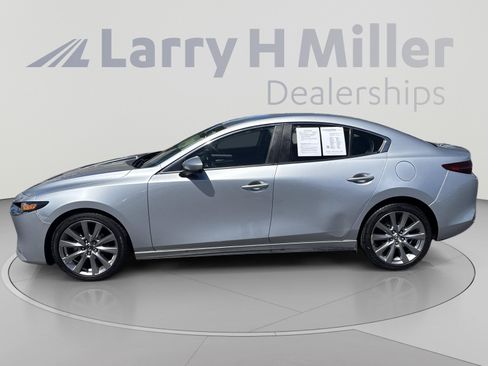 Used 2019 MAZDA MAZDA3 Sedan w/ Select Package FWD image 2