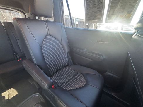 Used 2025 Toyota Highlander XSE AWD/4WD image 37