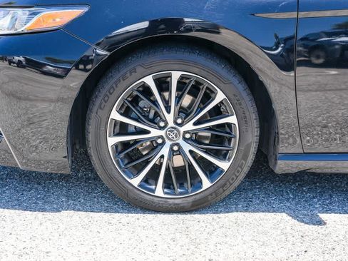 Used 2018 Toyota Camry SE FWD image 11