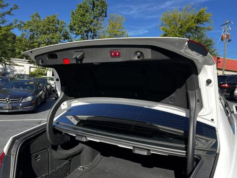 Used 2014 Mercedes-Benz E 550 4MATIC Sedan image 12