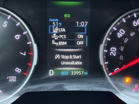 Used 2021 Toyota RAV4 XLE Premium image 9