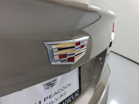 Certified 2025 Cadillac XT4 Premium Luxury image 6