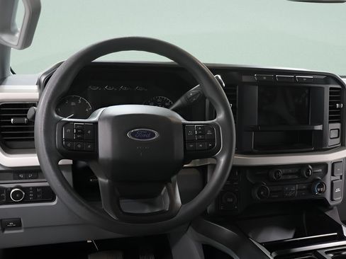 Used 2023 Ford F250 XLT AWD/4WD image 9