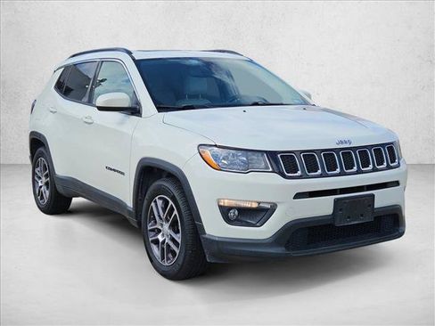 Used 2018 Jeep Compass Latitude FWD image 3
