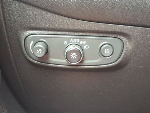 Used 2020 Chevrolet Equinox LT w/ Driver Convenience Package AWD/4WD image 16